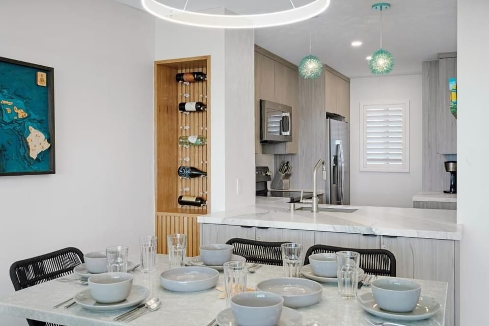 Condo, 2 Bedrooms | Dining
