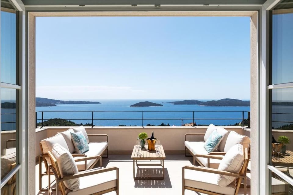 Villa (4 Bedrooms) | Terrace/patio