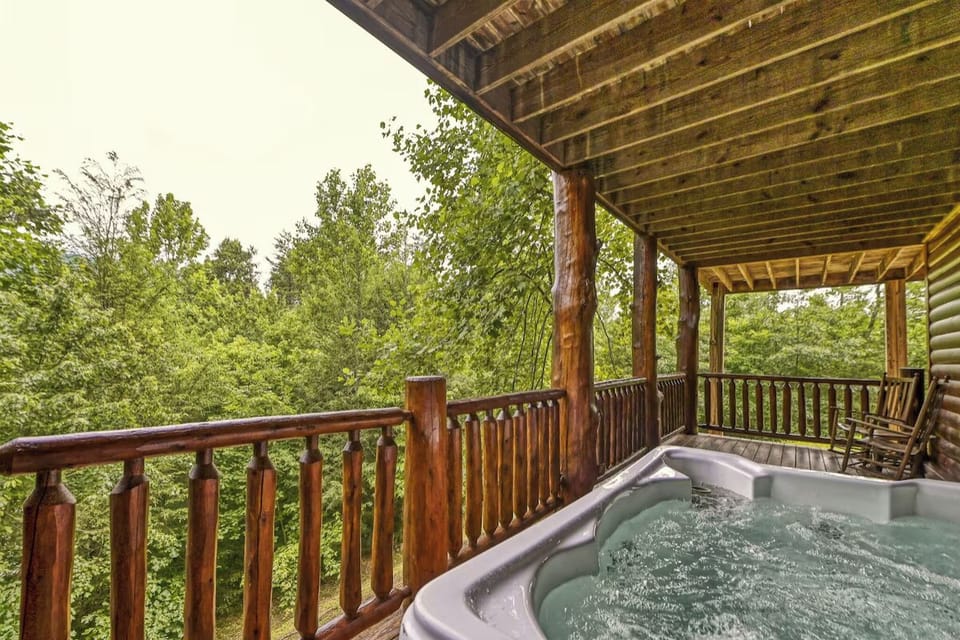 Mountain Song's bubbling hot tub
