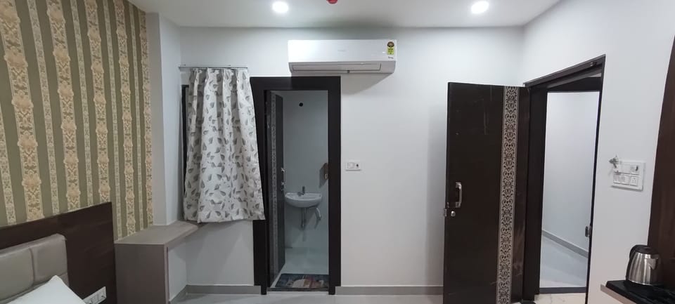 Standard Double Room | Desk, free WiFi
