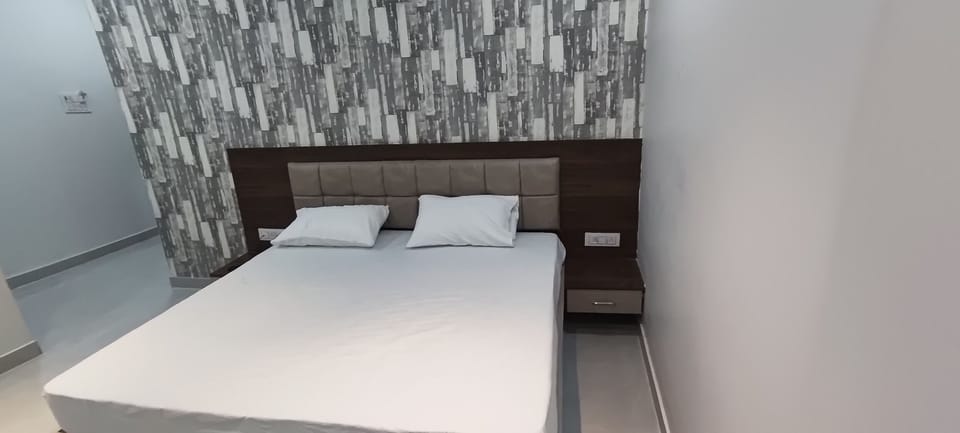 Standard Double Room | Desk, free WiFi