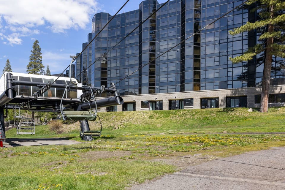 Resort Chair with Everline Resort