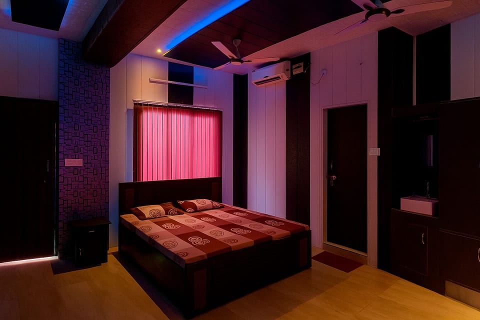Room, River View | Premium bedding, memory foam beds, free WiFi, bed sheets
