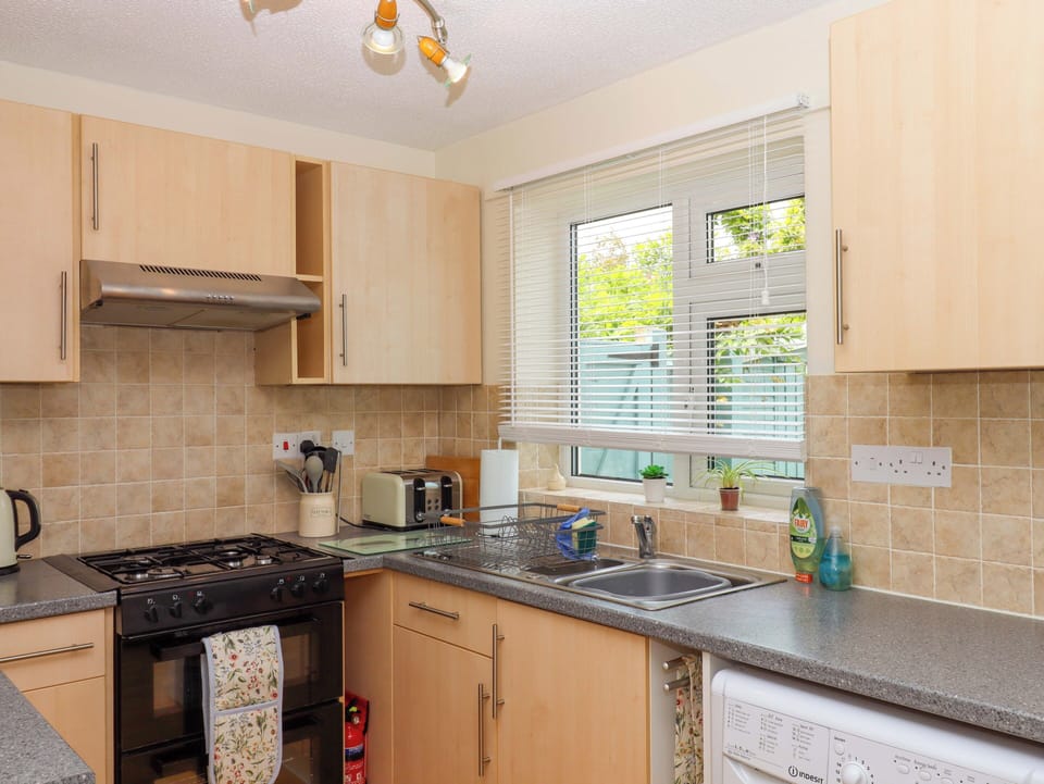 Fridge, microwave, toaster, cookware/dishes/utensils