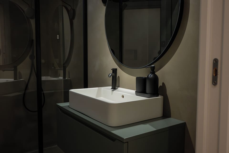 Cosy 2 | Bathroom | Free toiletries, hair dryer, bidet, towels