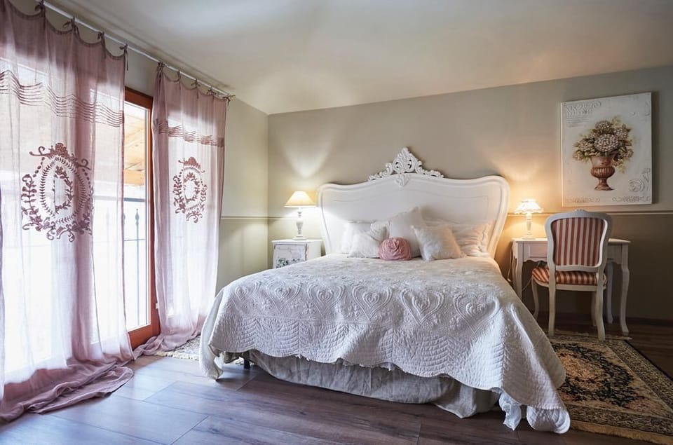 Deluxe Double Room, Garden View | Blackout drapes, free WiFi