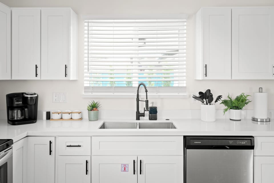 Fully equipped kitchen with coffee bar, tea, microwave, oven, stove, dishwasher