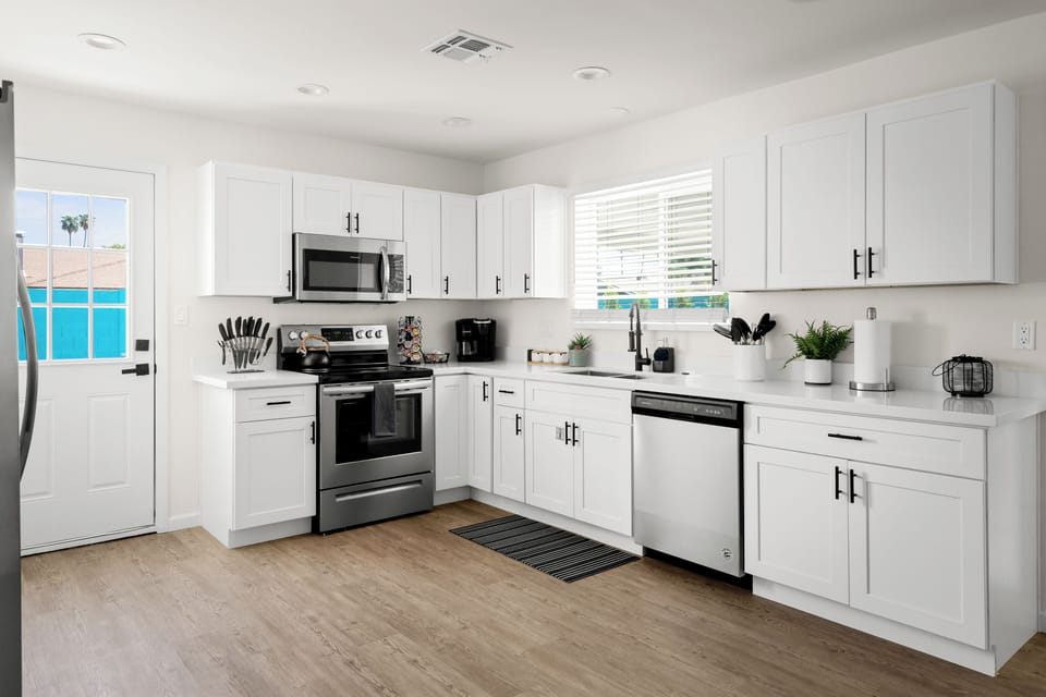 Open concept kitchen fully equipped for all your needs. 