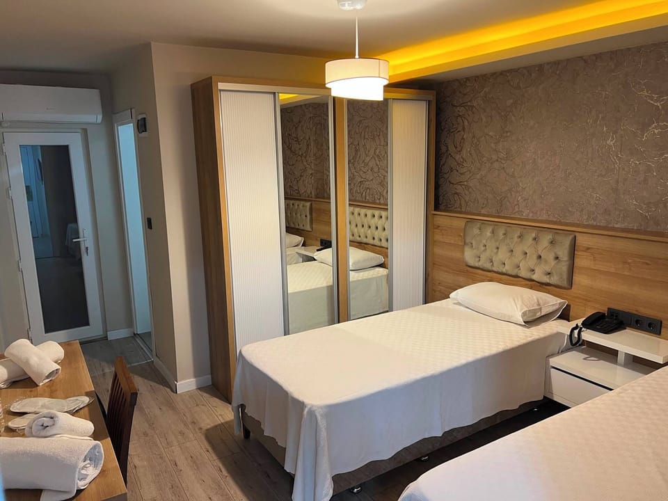 Economy Quadruple Room | Desk, laptop workspace, WiFi (free)