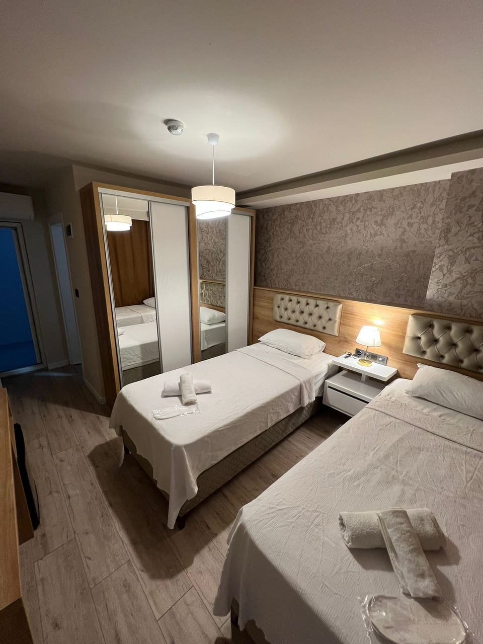 Basic Twin Room | Desk, laptop workspace, free WiFi