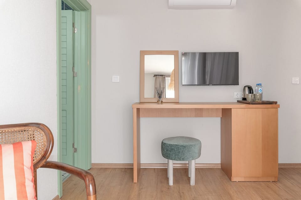 Deluxe Romantic Oda | Minibar, individually decorated, individually furnished, soundproofing
