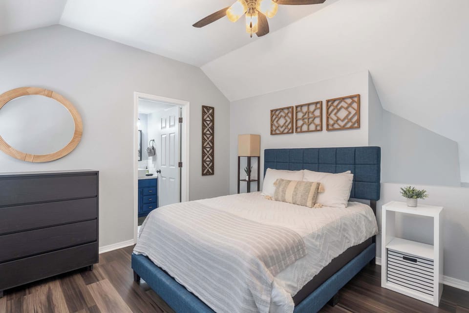 Find your zen in the loft bedroom, offering a queen bed & ensuite