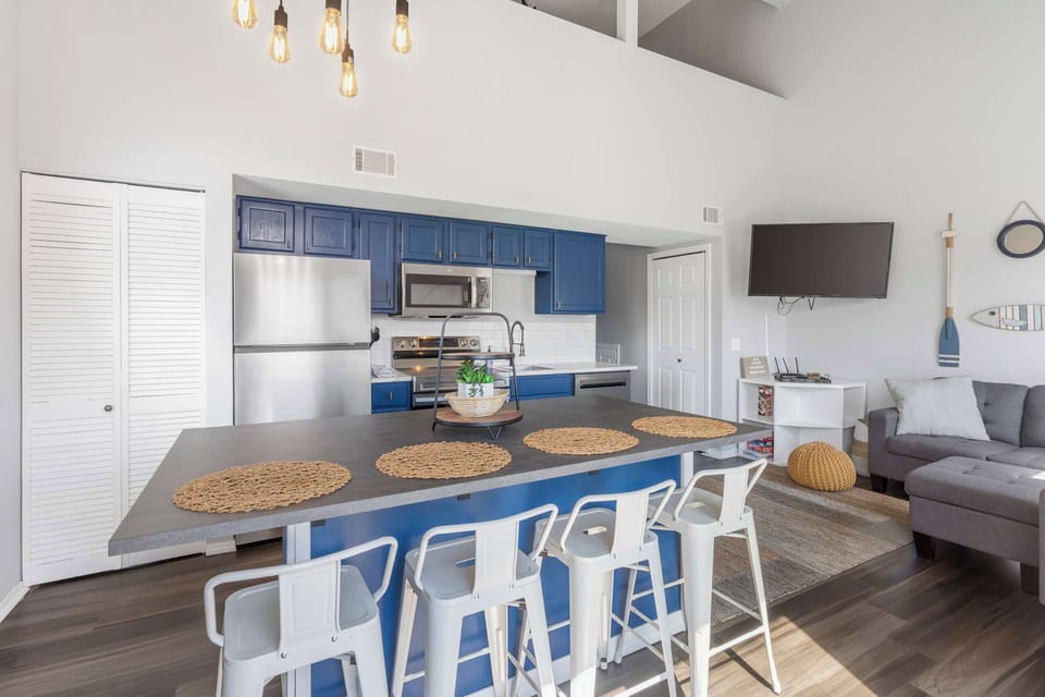 The airy kitchen offers ample space & every home comfort