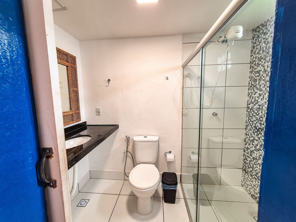 Suite | Bathroom | Shower, towels, toilet paper