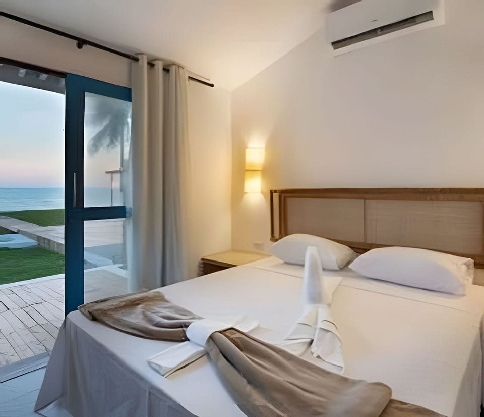 Suite | Desk, laptop workspace, free WiFi