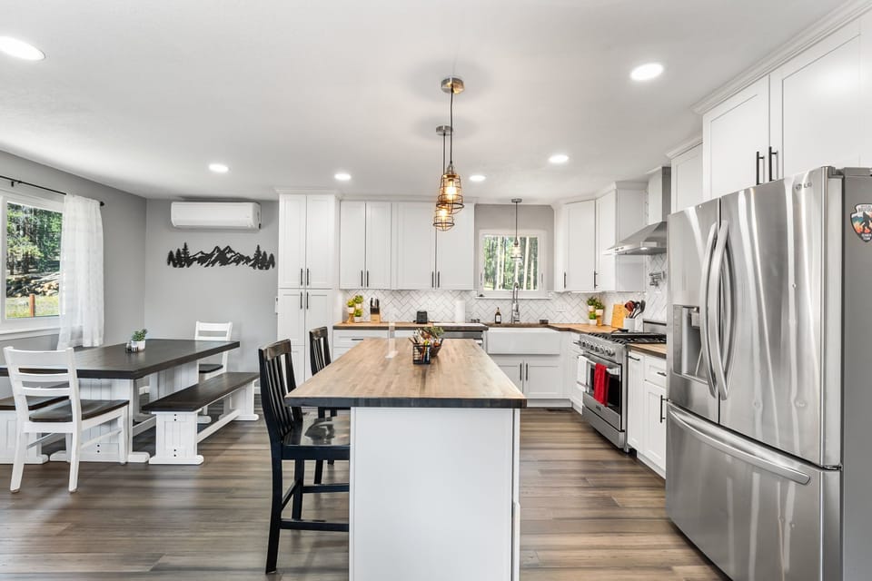 Prepare meals in the fully equipped kitchen!