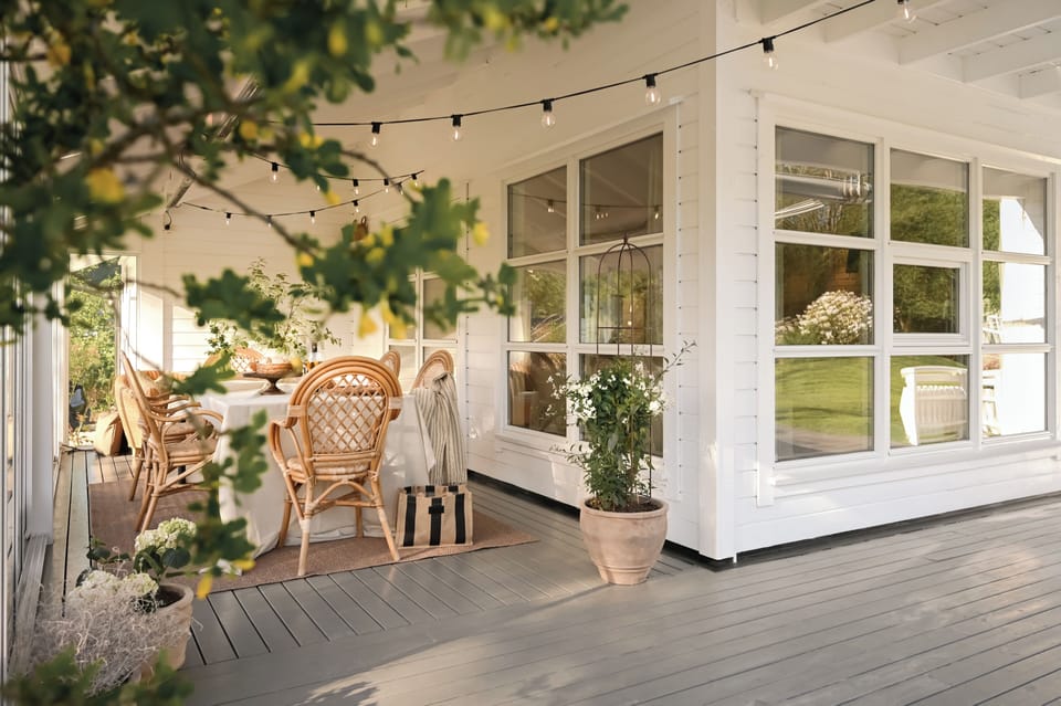 Outdoor dining