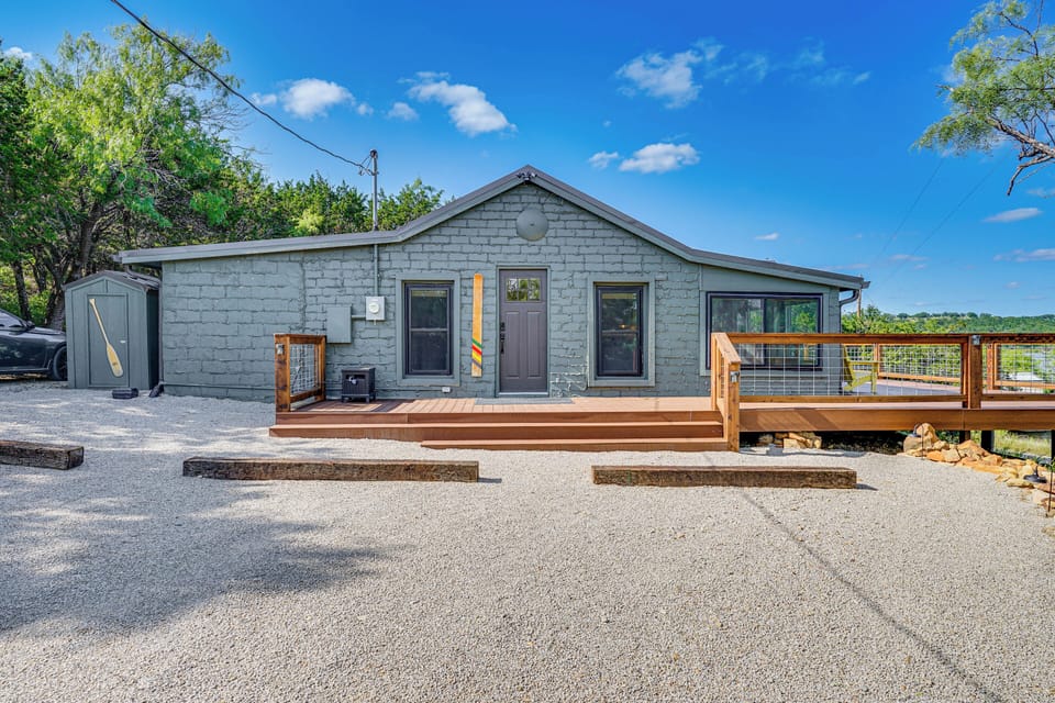 Exterior | Parking | Driveway (4 Vehicles)