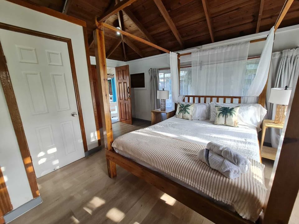 Standard Cabin, 1 Queen Bed, Air conditioning, Beachside | Free WiFi, bed sheets, wheelchair access
