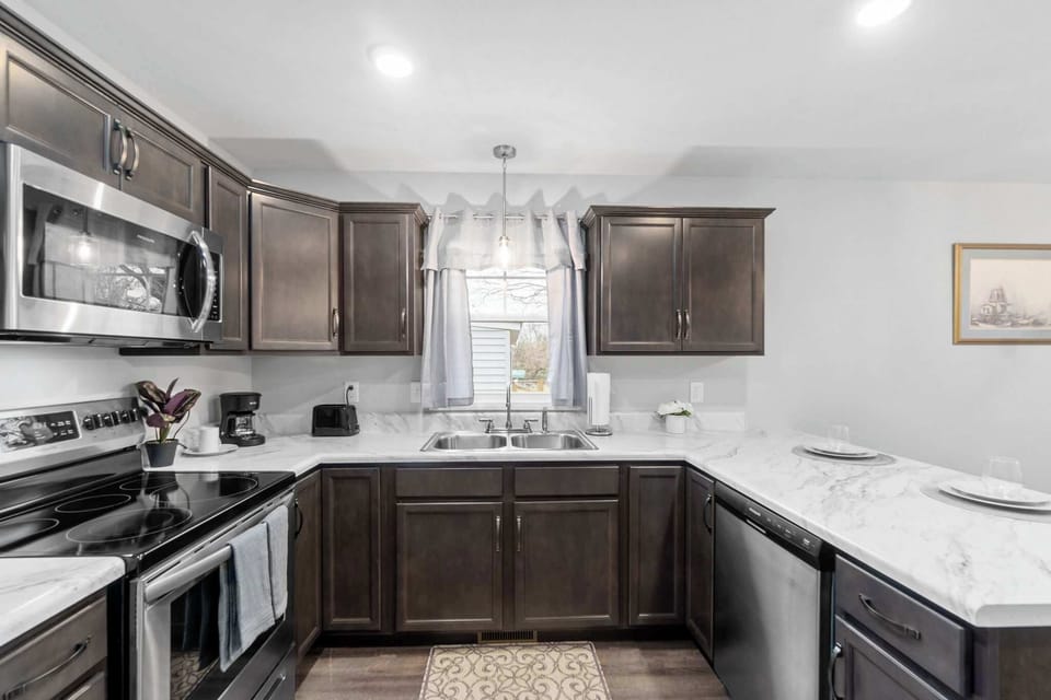 Full kitchen 