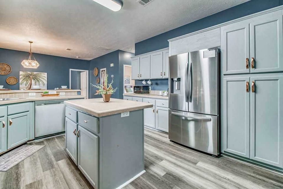 Kitchen with refrigerator 