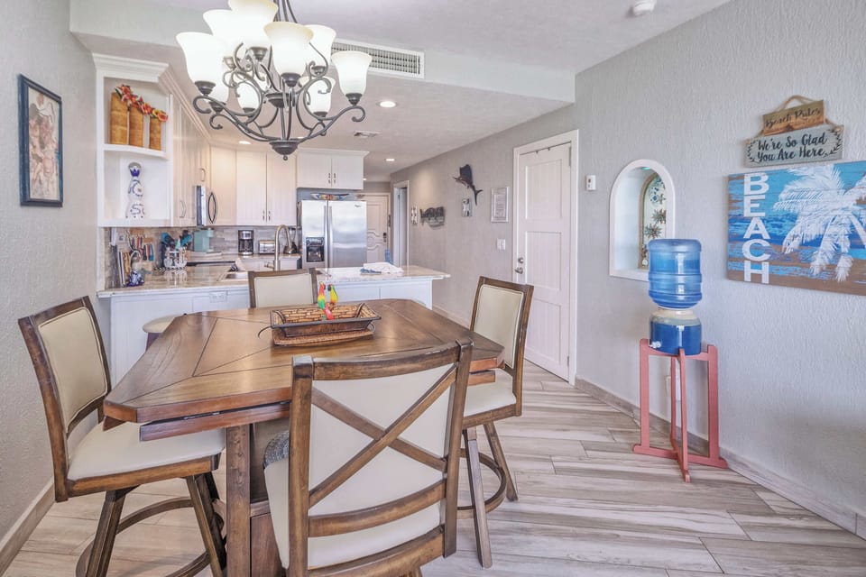 🍽️ Dine In Style –  Cozy Dining with Expandable Table