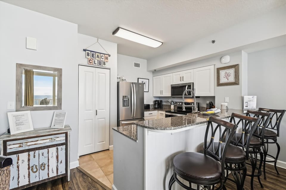 full kitchen with bar seating for 4