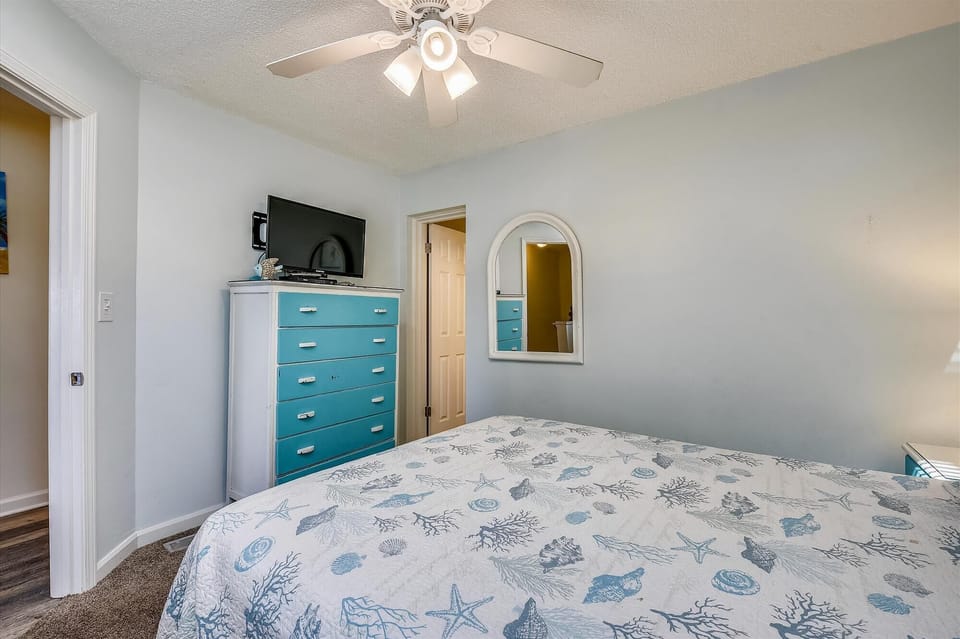 (Queen) 3rd bedroom on the 2nd level