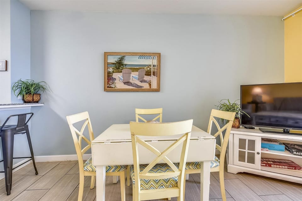 Dining room table