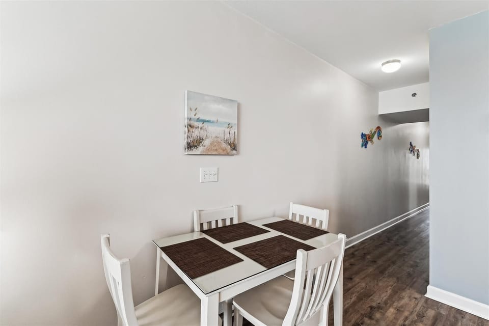 Dining area for 4
