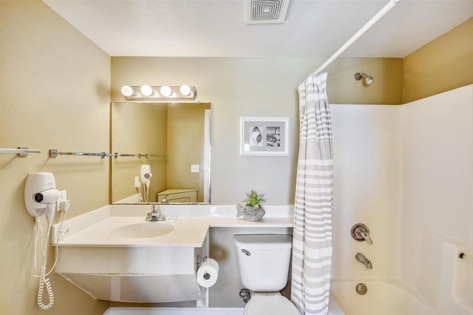Second bathroom with shower / tub combo
