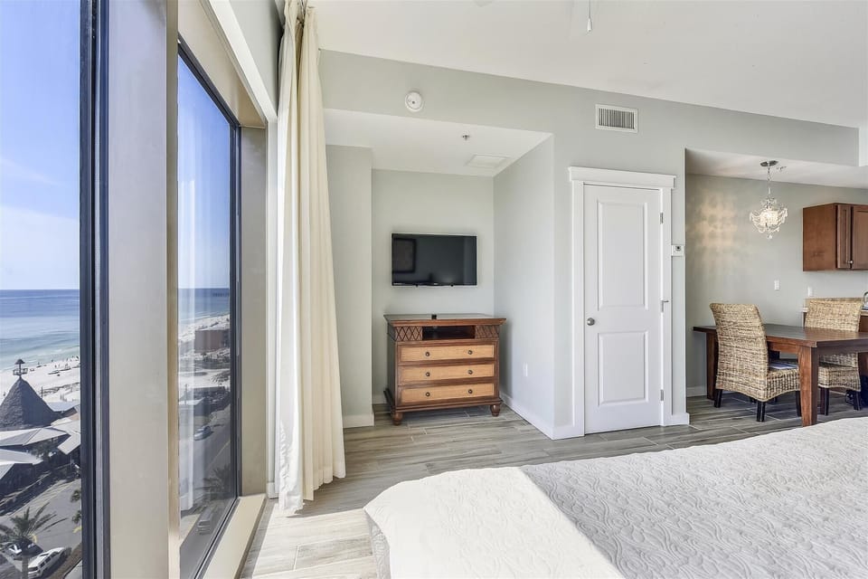 Mounted TV to enjoy cable in the evenings