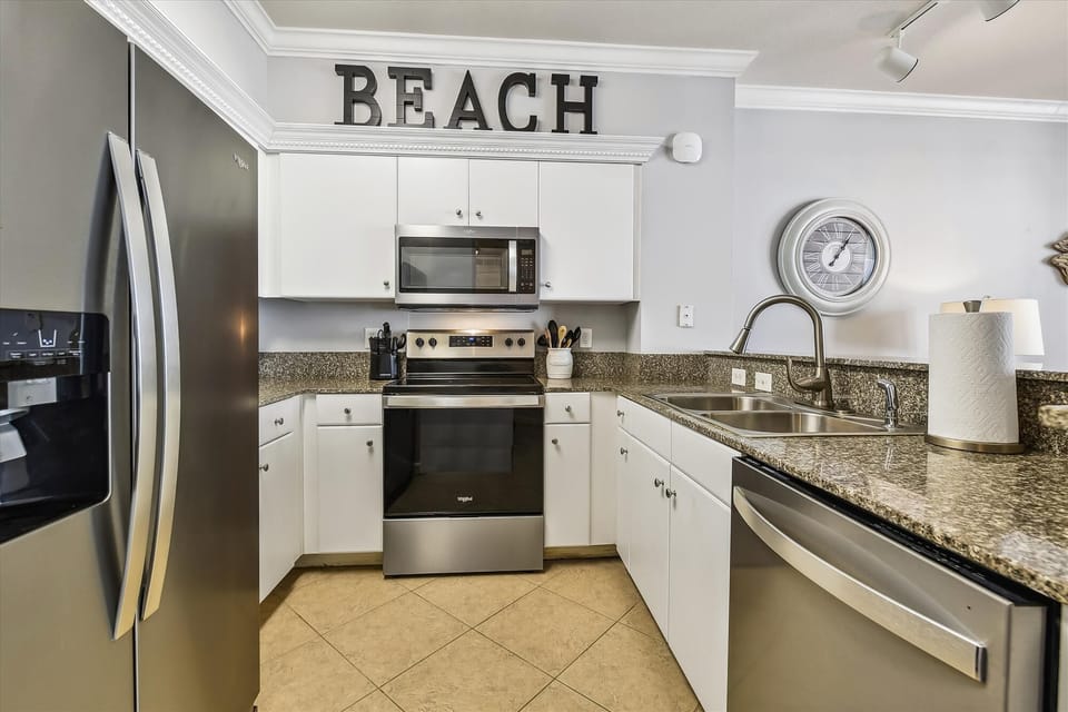 Full kitchen with stainless appliances
Keurig and standard coffee pot