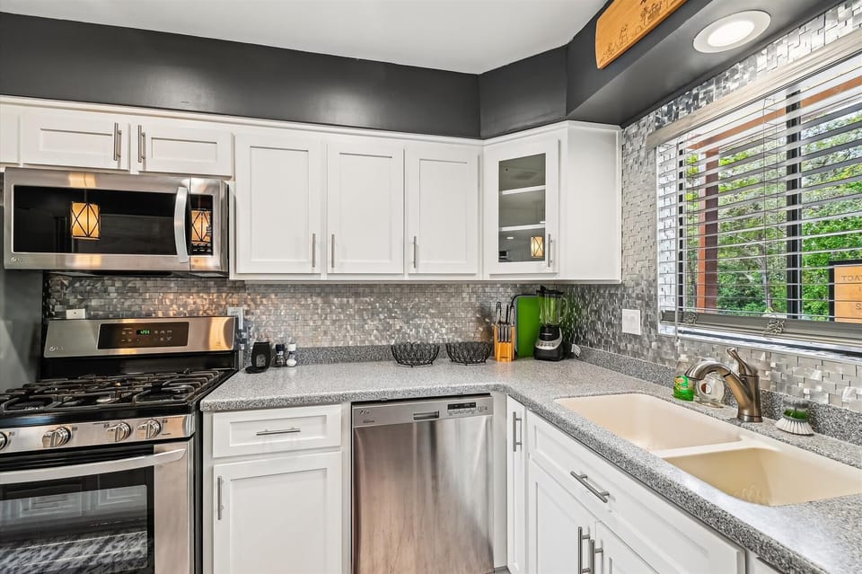 Full kitchen