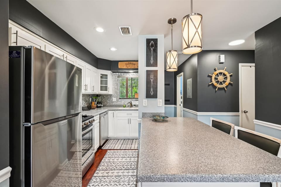 Full kitchen