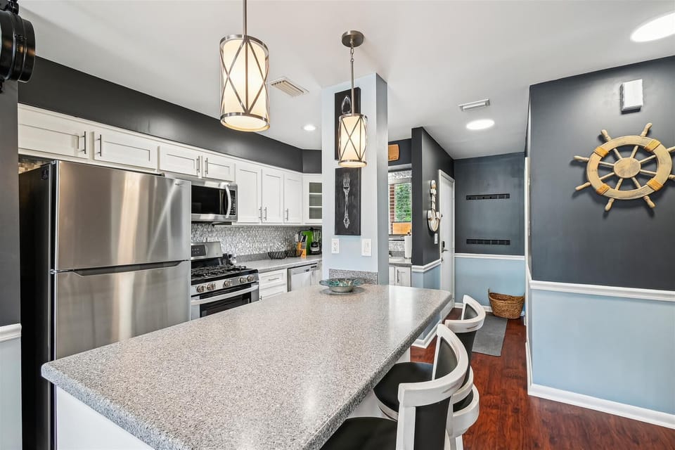 Full kitchen