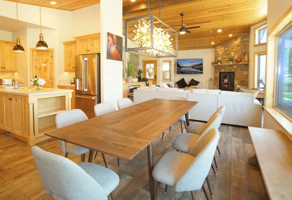 House, 3 Bedrooms, Pets Allowed, Lake View | Dining room