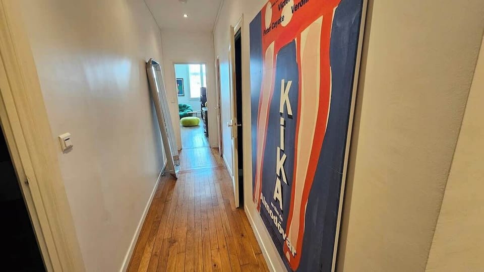 Couloir d'entrée du logement.