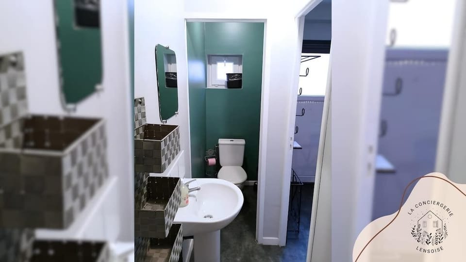 SALLE DE DOUCHE, WC, LAVABO