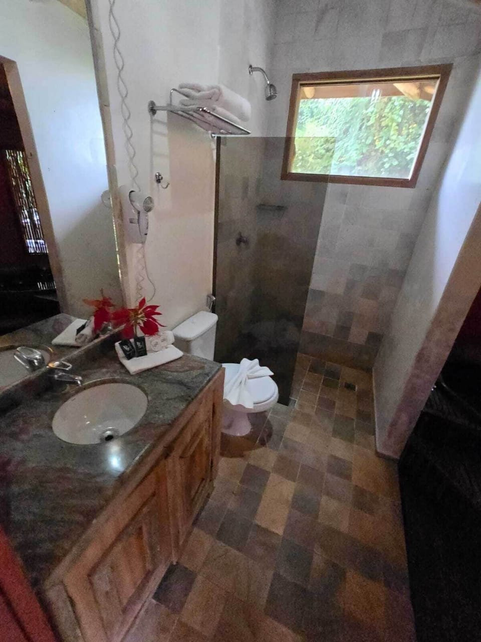 Romantic Room | Desk, blackout drapes, free WiFi, bed sheets