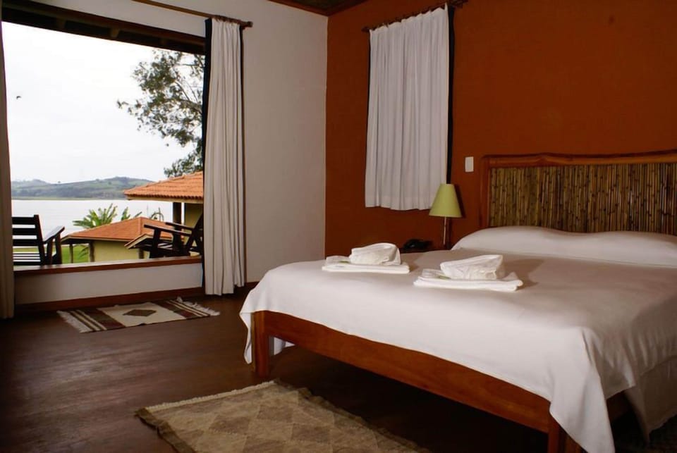 Romantic Room | Desk, blackout drapes, free WiFi, bed sheets