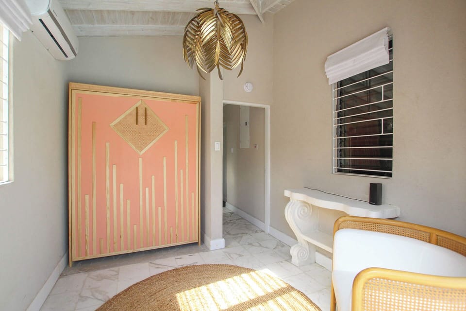 The murphy bedroom directly on the pool deck - must be booked in advance for US$50 a night