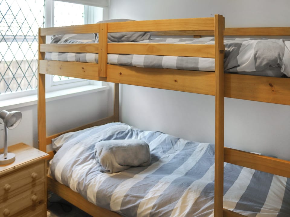 Bunk bedroom | Maes Yr Ysgol, Peniel
