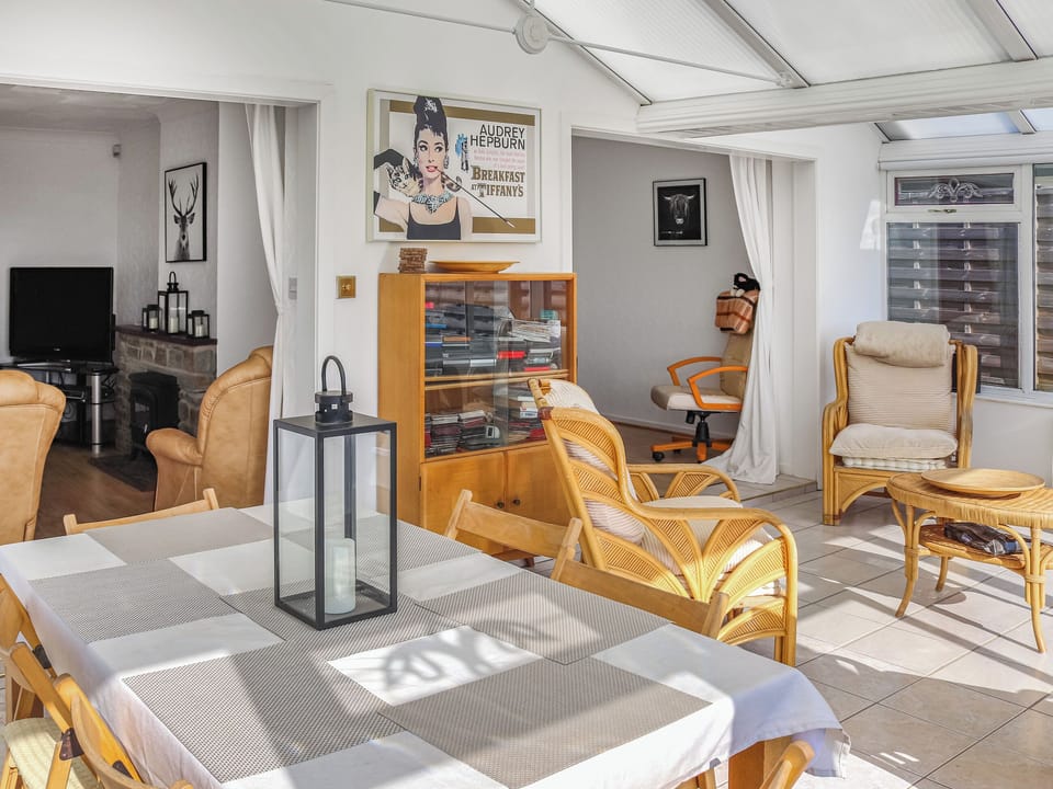 Sun room | Maes Yr Ysgol, Peniel