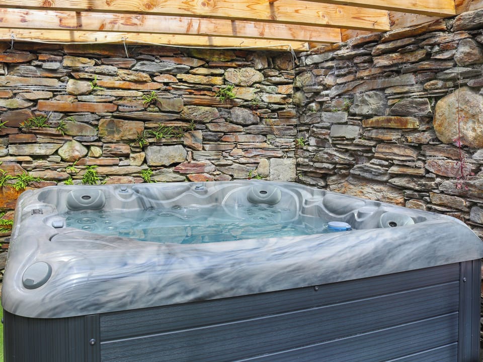 Hot tub | Plas Isaf, Betws Garmon, near Beddgelert