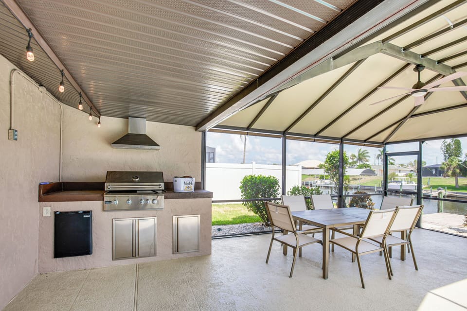 Screened-In Lanai | Grill | Dining Table | Lounging Furniture