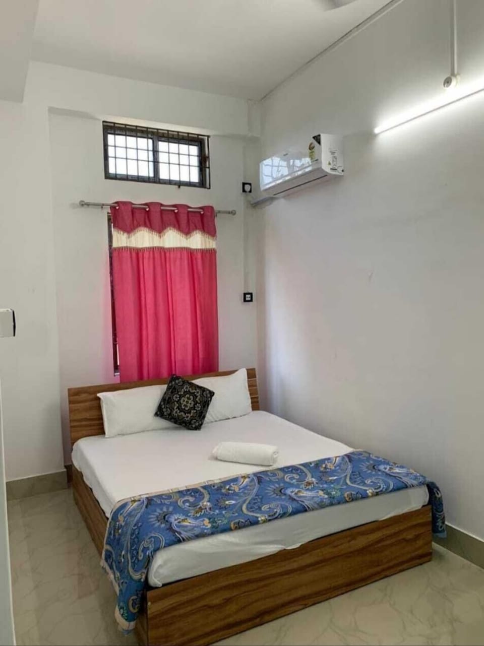 Classic Single Room, 1 Queen Bed | Desk, laptop workspace, WiFi (free)