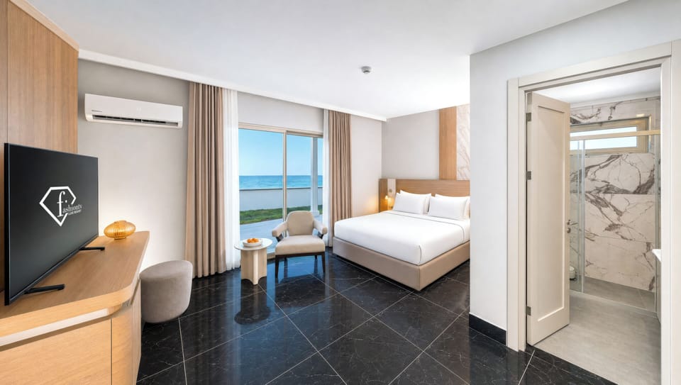Monaco Villa | Premium bedding, minibar (some free items), in-room safe, desk