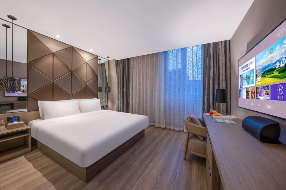 Standard Double Room | Desk, laptop workspace, blackout drapes, soundproofing
