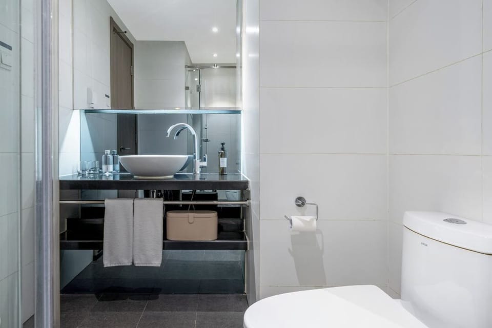 Standard Double Room | Desk, laptop workspace, blackout drapes, soundproofing